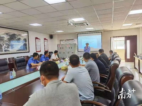 向 泥头车 司机喊话 东莞交警组织开展交通安全培训会